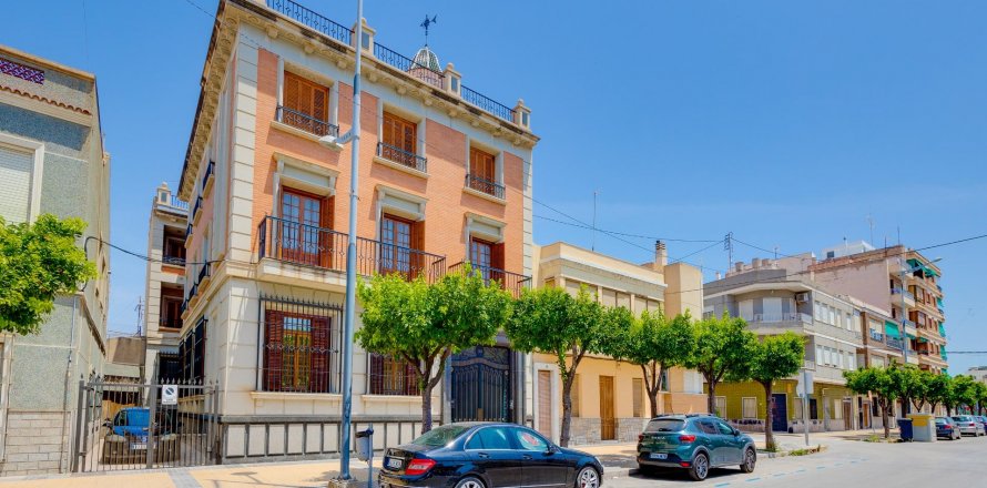 Commercial property Cox, Alicante, Spain 12 bedrooms, 1100 sq.m. No. 125988