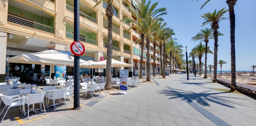 Apartment Torrevieja, Alicante, Spain 3 bedrooms, 136 sq.m. No. 125992
