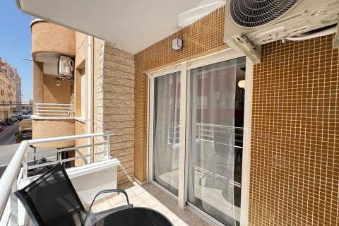 Apartamento en venta Torrevieja, Alicante, España 4 dormitorios, 105 m2 No. 125995 - foto 2
