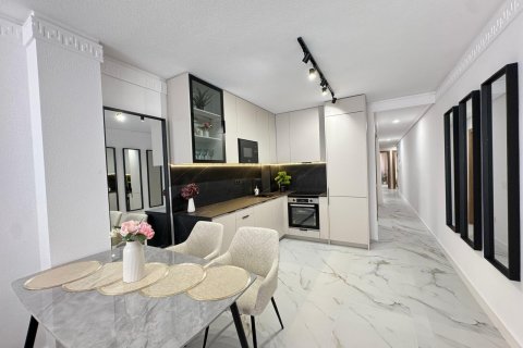 Apartamento en venta Torrevieja, Alicante, España 4 dormitorios, 105 m2 No. 125995 - foto 1