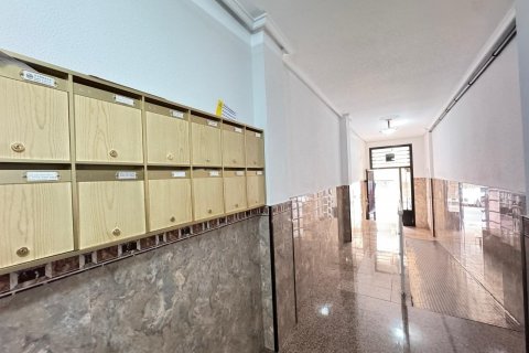 Apartamento en venta Torrevieja, Alicante, España 4 dormitorios, 105 m2 No. 125995 - foto 9