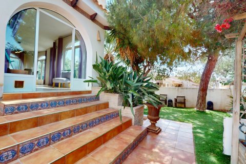 Villa for sale La Zenia, Alicante, Spain 5 bedrooms, 220 sq.m. No. 126000 - photo 2