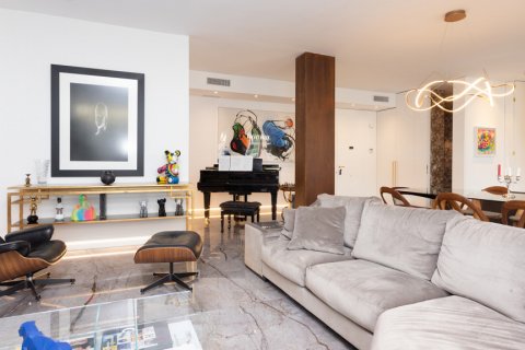 Apartment for sale Madrid, Spain 4 bedrooms, 249 sq.m. No. 122219 - photo 15