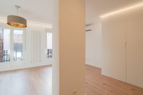 Аренда квартиры в Мадрид, Испания 2 спальни, 72м2 №122222 - фото 11