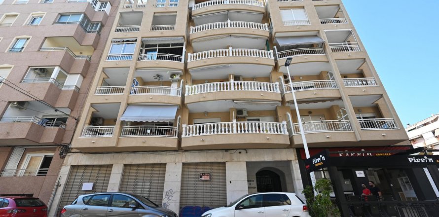 Apartment Torrevieja, Alicante, Spain 2 bedrooms, 67 sq.m. No. 130602