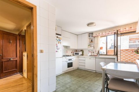 Kaupunkipientalo myytävänä Alcobendas, Madrid, Espanja, 6 makuuhuonetta, 270 m2 No. 124727 - kuva 17