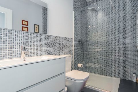 Продажа квартиры в Мадрид, Испания 3 спальни, 96м2 №124724 - фото 4