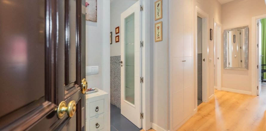 Квартира в Мадрид, Испания 3 спальни, 96м2 №124724