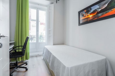 Продажа квартиры в Мадрид, Испания 3 спальни, 96м2 №124724 - фото 7