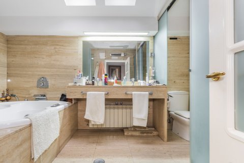 Продажа дуплекса в Мадрид, Испания 6 спален, 290м2 №121632 - фото 8