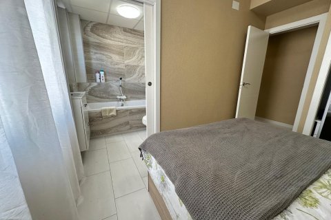 Apartamento en venta Torrevieja, Alicante, España 3 dormitorios, 100 m2 No. 131915 - foto 5