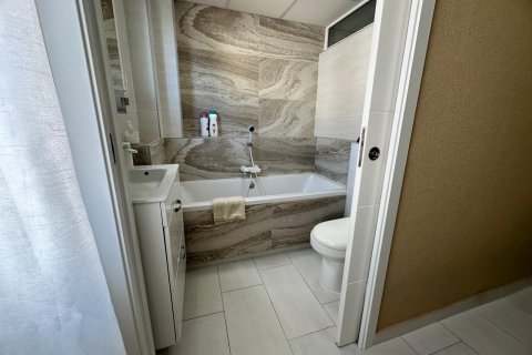 Apartamento en venta Torrevieja, Alicante, España 3 dormitorios, 100 m2 No. 131915 - foto 10
