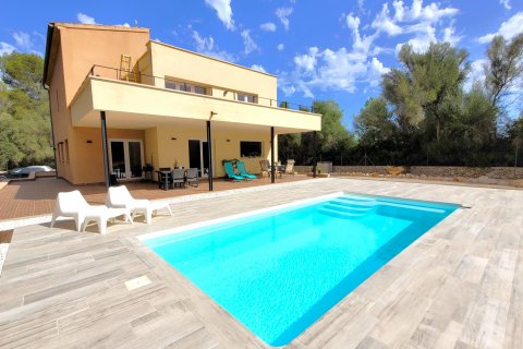 Finca for rent Sineu, Mallorca, Spain 4 bedrooms, 272 sq.m. No. 131005 - photo 1