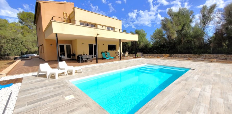 Finca Sineu, Mallorca, Spain 4 bedrooms, 272 sq.m. No. 131005