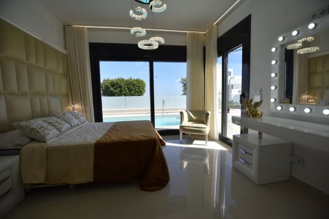 Villa for sale San Miguel de Salinas, Alicante, Spain 5 bedrooms, 298 sq.m. No. 124983 - photo 6