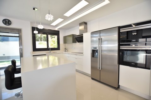 Villa for sale San Miguel de Salinas, Alicante, Spain 5 bedrooms, 298 sq.m. No. 124983 - photo 9