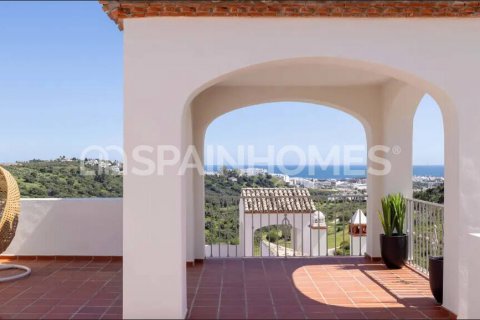 Villa en venta Estepona, Málaga, España 3 dormitorios, 147 m2 No. 122482 - foto 2
