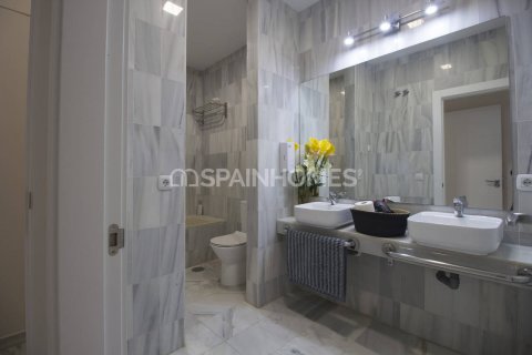 Продажа виллы в Бенальмадена, Малага, Испания 6 спален, 180м2 №122483 - фото 25