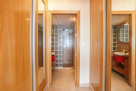 Apartment for sale Torrevieja, Alicante, Spain 4 bedrooms, 175 sq.m. No. 131945 - photo 15