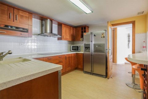 Apartment for sale Torrevieja, Alicante, Spain 4 bedrooms, 175 sq.m. No. 131945 - photo 9