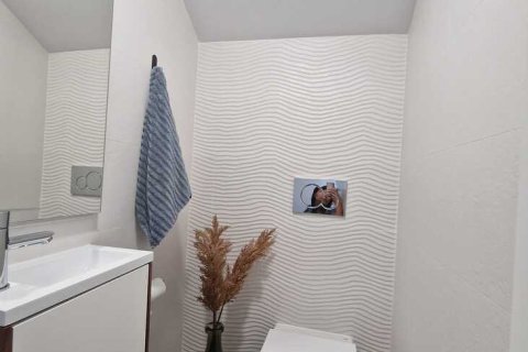 Townhouse for sale in Guardamar del Segura, Alicante, Spain 3 bedrooms,  No. 131946 - photo 5