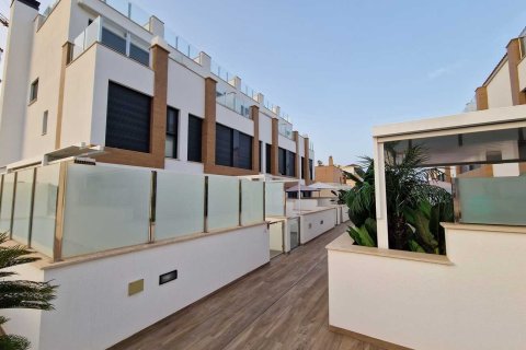 Casa adosada en Guardamar del Segura, Alicante, España 3 dormitorios,  No. 131946