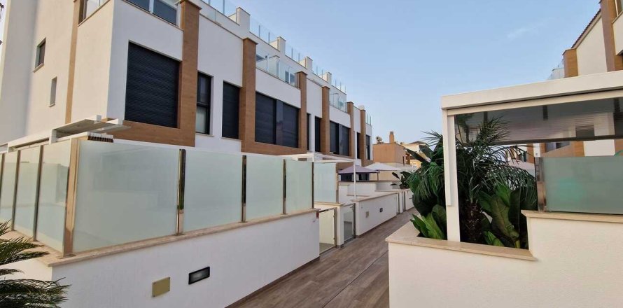 Townhouse in Guardamar del Segura, Alicante, Spain 3 bedrooms,  No. 131946