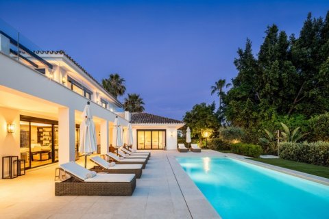 Dom Nueva Andalucia, Malaga, Hiszpania 5 sypialni, 490 mkw. nr 127510 – zdjęcie 30
