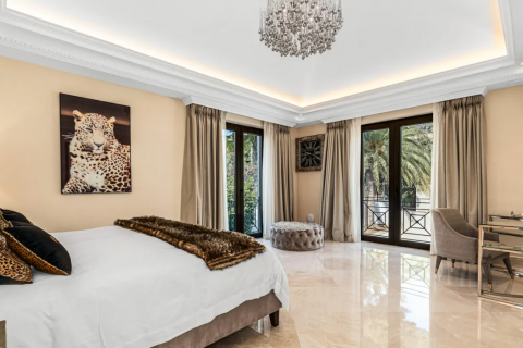 House for sale Marbella, Malaga, Spain 8 bedrooms, 2200 sq.m. No. 127511 - photo 22
