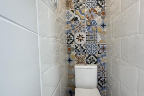 Kamienica Torrevieja, Alicante, Hiszpania 5 sypialni, 130 mkw. nr 125436 – zdjęcie 19