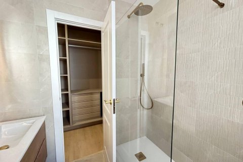 Apartment for sale Madrid, Spain 2 bedrooms, 113 sq.m. No. 129421 - photo 24