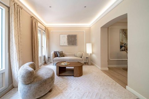 Apartment for sale Madrid, Spain 2 bedrooms, 113 sq.m. No. 129421 - photo 2