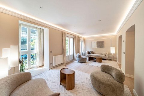 Apartment for sale Madrid, Spain 2 bedrooms, 113 sq.m. No. 129421 - photo 1