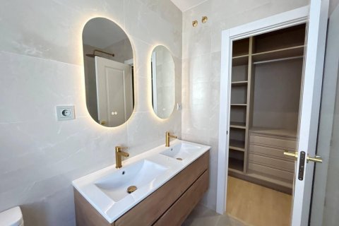Apartment for sale Madrid, Spain 2 bedrooms, 113 sq.m. No. 129421 - photo 25
