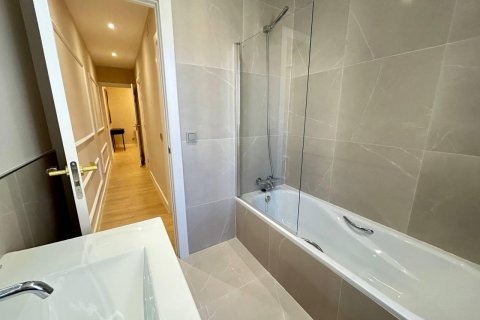 Apartment for sale Madrid, Spain 2 bedrooms, 113 sq.m. No. 129421 - photo 28