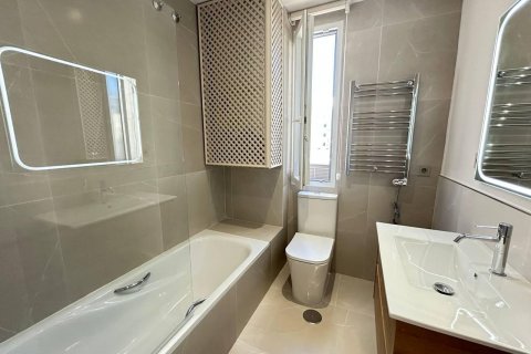 Apartment for sale Madrid, Spain 2 bedrooms, 113 sq.m. No. 129421 - photo 27