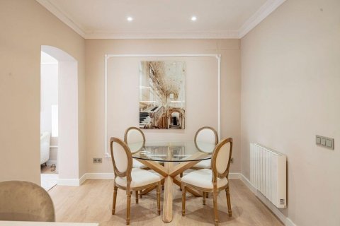 Apartment for sale Madrid, Spain 2 bedrooms, 113 sq.m. No. 129421 - photo 8
