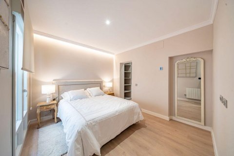Apartment for sale Madrid, Spain 2 bedrooms, 113 sq.m. No. 129421 - photo 16