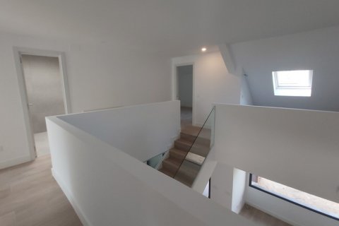 Townhouse for rent Alcobendas, Madrid, Spain 5 bedrooms, 250 sq.m. No. 129425 - photo 18