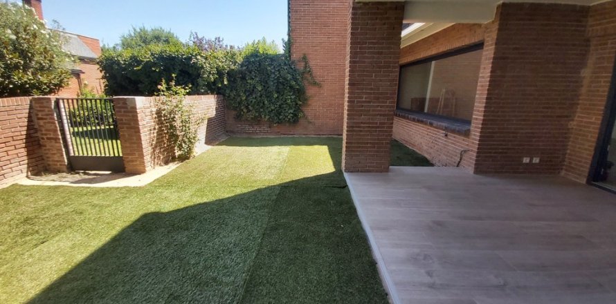 Townhouse Alcobendas, Madrid, Spain 5 bedrooms, 250 sq.m. No. 129425