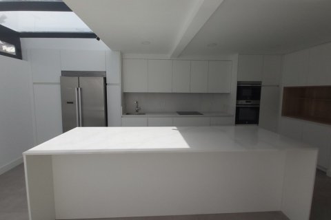 Townhouse for rent Alcobendas, Madrid, Spain 5 bedrooms, 250 sq.m. No. 129425 - photo 9