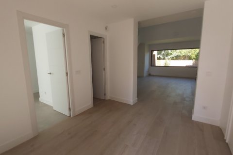 Townhouse for rent Alcobendas, Madrid, Spain 5 bedrooms, 250 sq.m. No. 129425 - photo 6