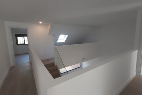 Townhouse for rent Alcobendas, Madrid, Spain 5 bedrooms, 250 sq.m. No. 129425 - photo 16