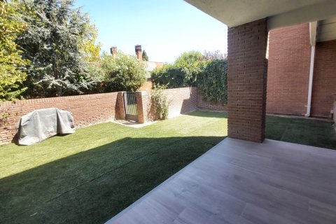 Townhouse for rent Alcobendas, Madrid, Spain 5 bedrooms, 250 sq.m. No. 129425 - photo 2
