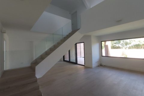 Townhouse for rent Alcobendas, Madrid, Spain 5 bedrooms, 250 sq.m. No. 129425 - photo 3