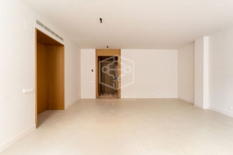 Apartment for sale Barcelona, Spain 4 bedrooms, 175 sq.m. No. 128023 - photo 4