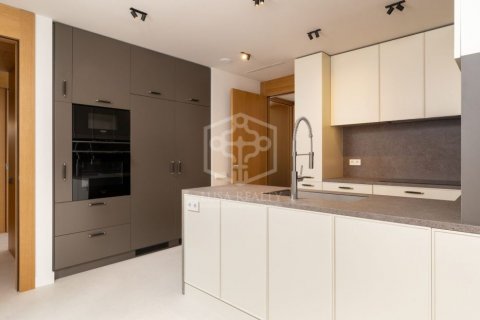 Apartment for sale Barcelona, Spain 4 bedrooms, 175 sq.m. No. 128023 - photo 10