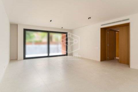 Apartment for sale Barcelona, Spain 4 bedrooms, 175 sq.m. No. 128023 - photo 6