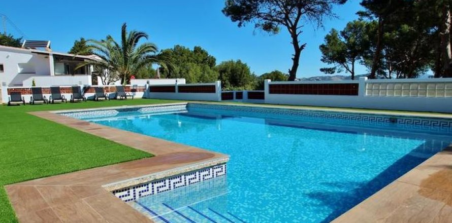 Villa Calpe, Alicante, Spain 5 bedrooms, 245 sq.m. No. 125092