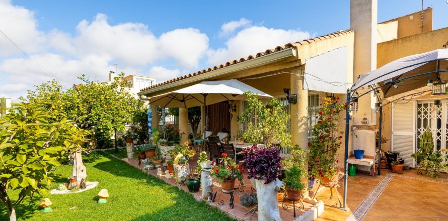 Villa Torrevieja, Alicante, Spain 4 bedrooms, 187 sq.m. No. 125245